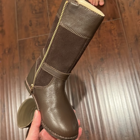 Boots - Picture 6 of 8